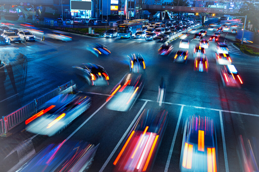 Vehicles travelling at night in busy intersection, demonstrating the need for good commercial fleet insurance